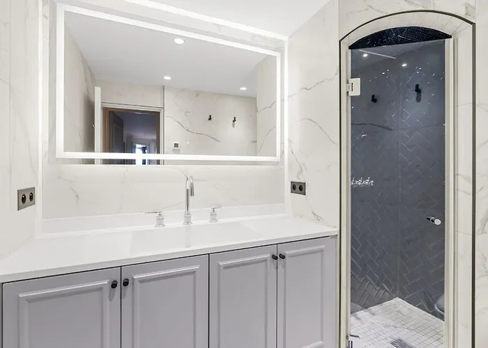 Elegant In Cap D'antibes